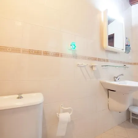 Lindsay Courtyard House Central بودروم